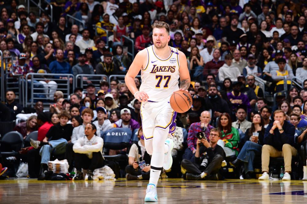 骑士全队首节手感不佳，投篮仅25投8中&已落后老鹰10分