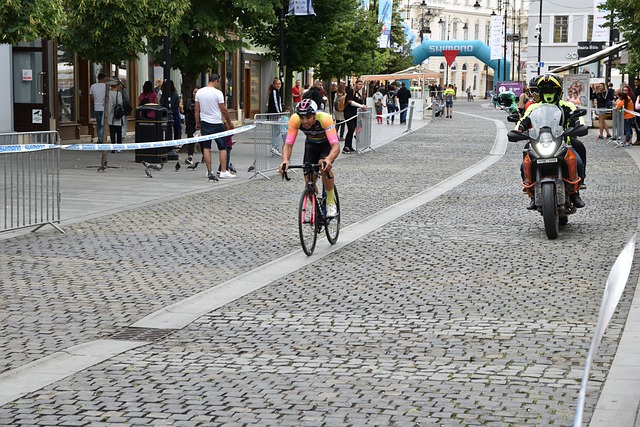 不仅能吸引 不仅能吸引